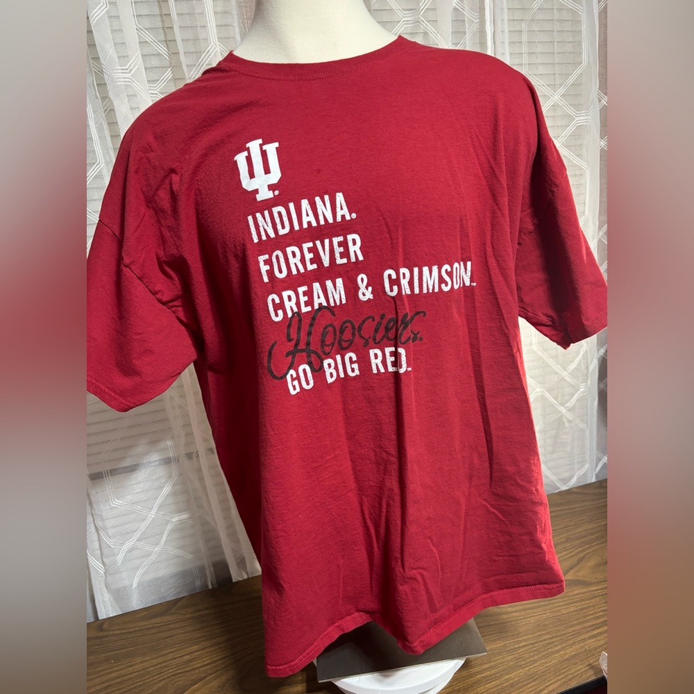 IU MEN’s 3x tee red small spot on front upper right. See Picture